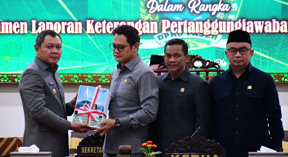 DPRD Paser Terima Dokumen LKPj Bupati 2023